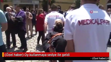 (Özel haber) Oy kullanmaya sedye ile geldi