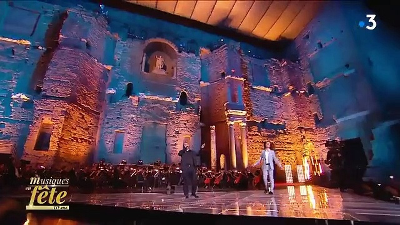 Regardez l'incroyable prestation vocale de Cyril Feraud hier soir, sur scène, sur France 3 dans "le blues du businessman"