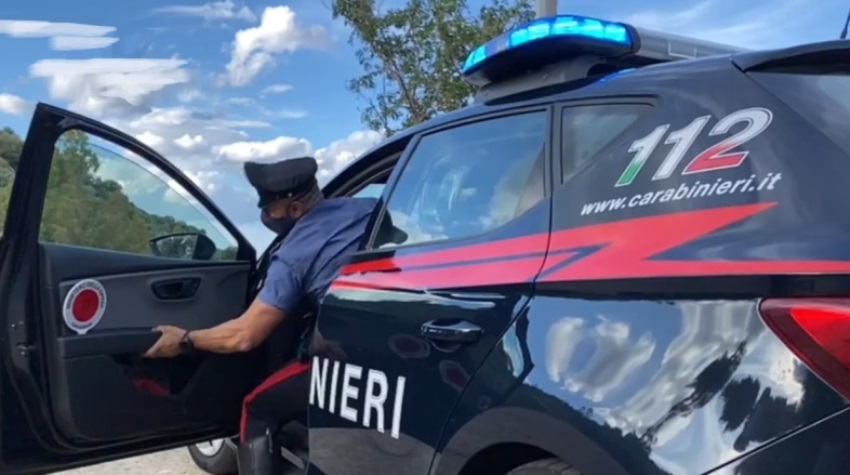 Video Siniscola (NU) - Litiga per parcheggio e minaccia tre giovani con la pistola: arrestato (19.06.21)