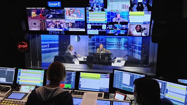 Monsieur Régis : Régis Le Sommier aurait pu diriger les trains-couchettes de la SNCF ! (Canteloup)