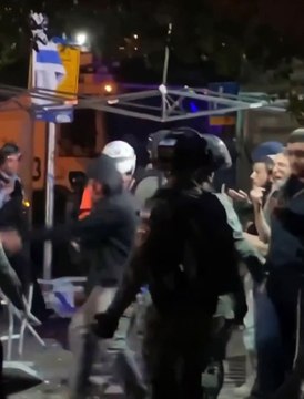 المقدسية منى الكرد تصرخ فيلم رعب في الشيخ جراح .. اعتداءات المستوطنين وقوات الاحتلال على أهالي الحي