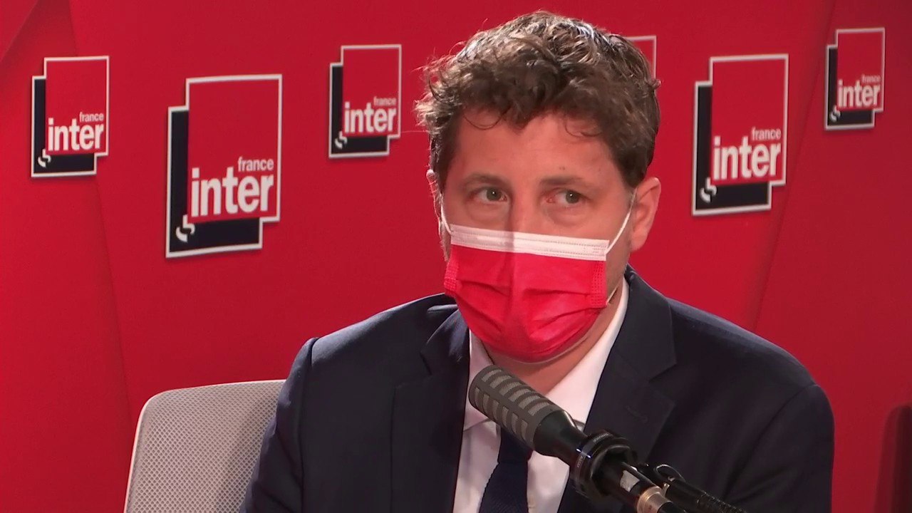 "Gratuité pour les 18-25 ans précaires" et "Les moins de 18 ans pourront se faire rembourser le pass navigo"(Julien Bayou)