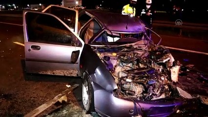 BOLU - Otomobille kamyonetin çarpışması sonucu 2 kişi yaralandı