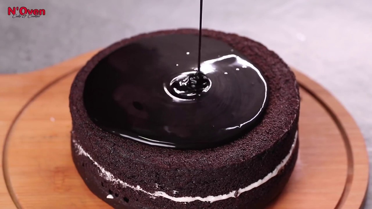 BIRTHDAY CAKE IN LOCK DOWN   3 INGREDIENTS CHOCOLATE CAKE   WITHOUT MAIDA, CREAM, EGG, OVEN   N'OVEN