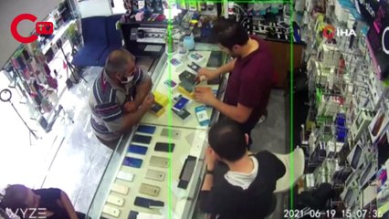 İstanbul'daki deprem anları kameraya böyle yansıdı