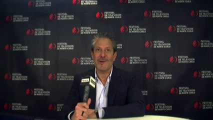 Darren Star nous parle de la saison 2 d'Emily in Paris (VO)