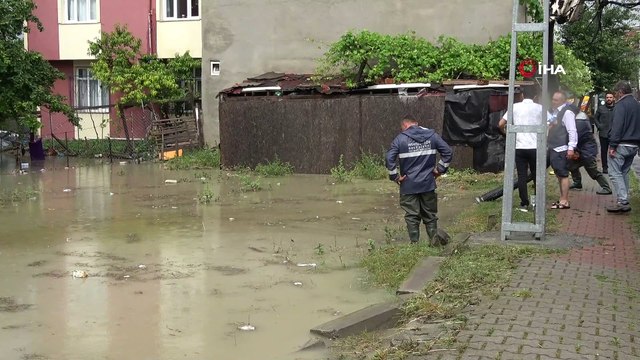 Arnavutköy'de dere taştı: Bodrum katında bulunan 4 daireyi su bastı