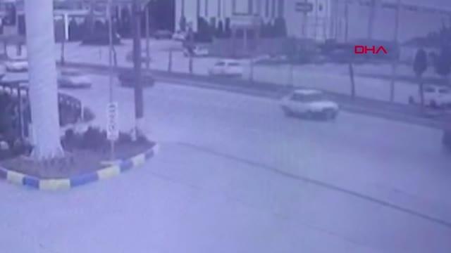 BURSA TIR'IN ÇARPTIĞI OTOMOBİL, TAKLA ATIP KARŞI YOLA GEÇTİ: 2 YARALI
