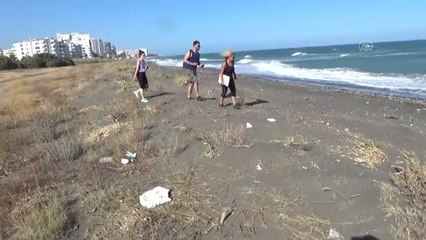 Deniz kaplumbağalarının yumurta bırakacağı Alata Sahili'nde inceleme