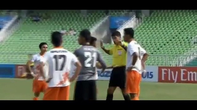 Hakemden skandal karar!