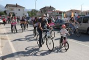 Babalar ve çocukları bisiklet turu etkinliğine katıldı