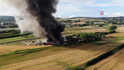 Çatalca’da meyve suyu ürünleri fabrikası alev alev yandı