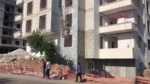 Son dakika gündem: GAZİANTEP İNŞAAT İSKELESİNİN HALATI KOPTU, İŞÇİLER 3'ÜNCÜ KATTAN DÜŞTÜ: 2 ÖLÜ, 2 YARALI