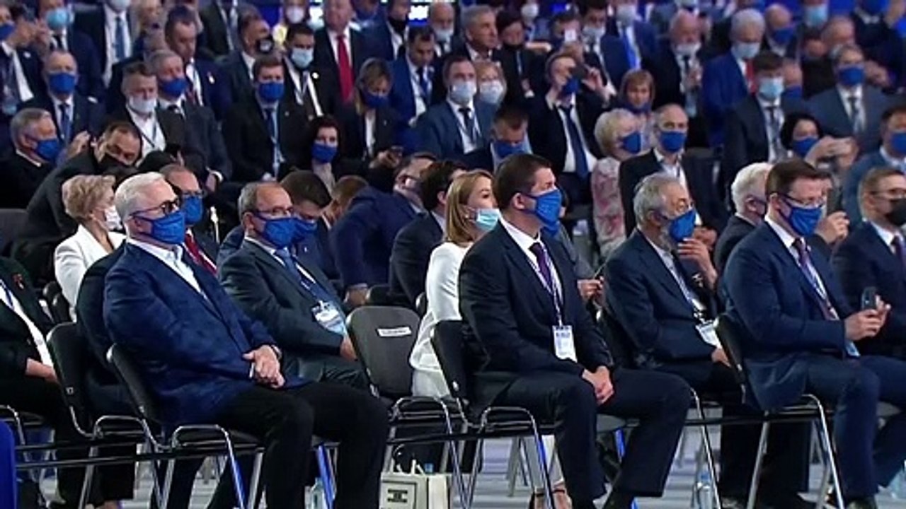 Putin promete a los rusos miles de millones de rublos antes de las legislativas