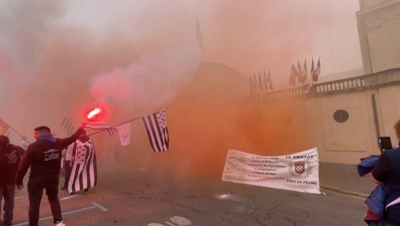Fishermen protest offshore wind turbines in France