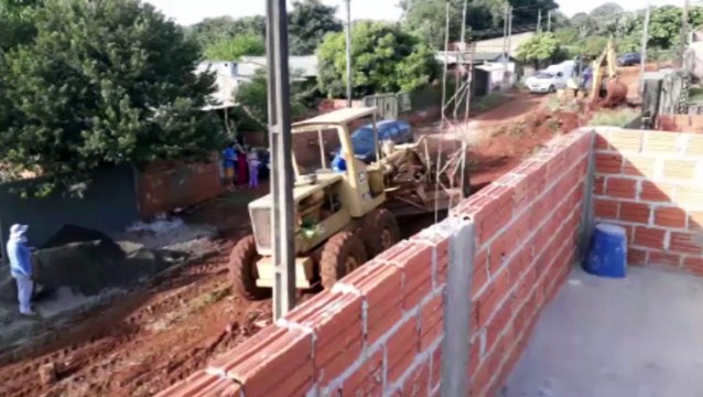 Postes de luz inconvenientes estão atrapalhando a retomada das obras no Tarumã que estão paradas há 69 dias