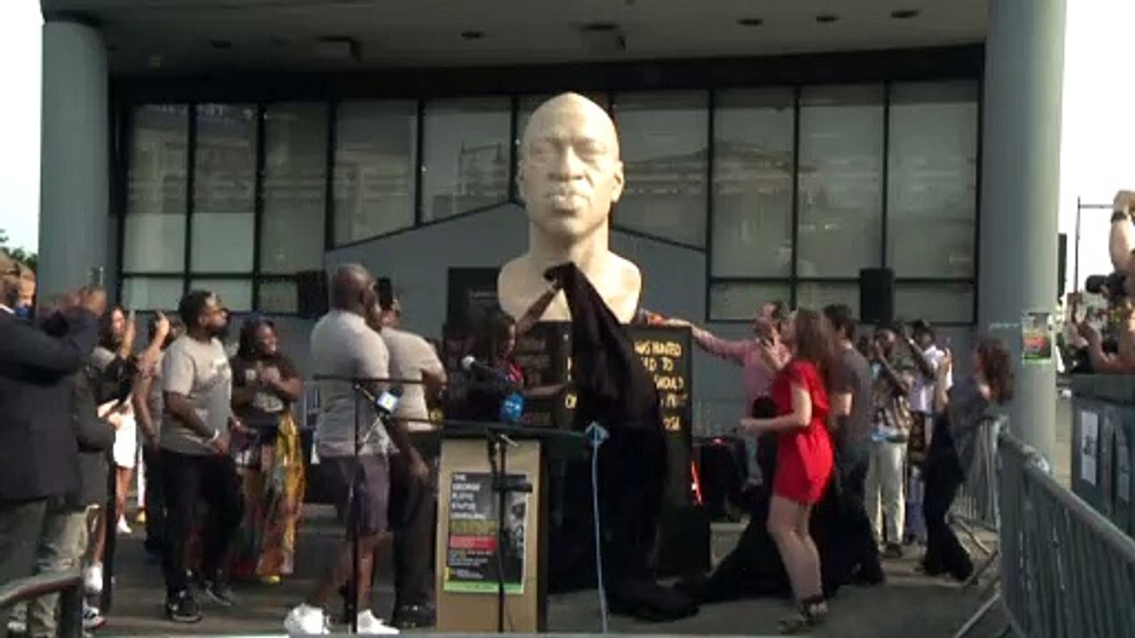 Neuer Juneteenth-Feiertag: Terrence Floyd enthüllt Büste von Bruder George