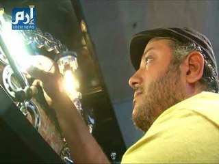 فنانان مصريان يحولان قطع غيار السيارات والخردة إلى أعمال فنية