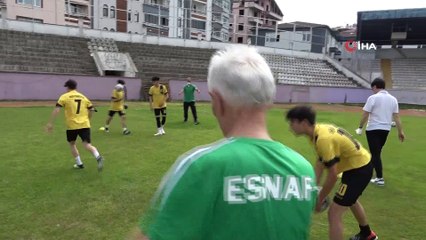 83 yaşındaki antrenör 58 yıldır takımın başında