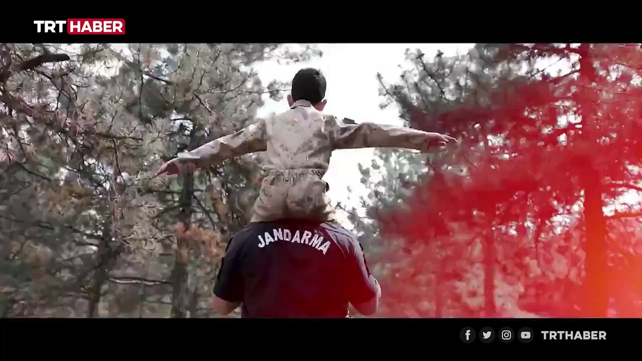 Omuzlarında evlat, yüreklerinde vatan sevgisi