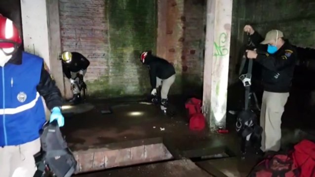 Vídeo mostra grande trabalho do Corpo de Bombeiros durante retirada de mulher que caiu em fosso com oito metros de profundidade