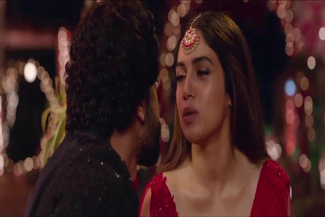 Bhumi Pednekar With Ananya Pandey Romance Scene | Full HD Scene / Pati Patni Aur Woh