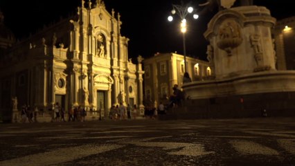 Cenere dell'Etna fino a Catania: ricoperte le piazze del centro