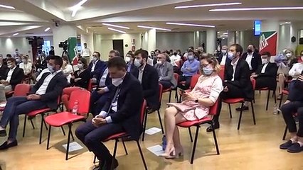 Berlusconi telefona a convegno Forza Italia: "Partito unico su modello repubblicani Usa"