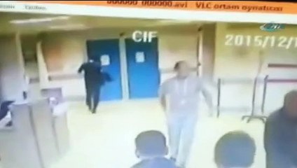 Güvenlik görevlilerine kızdı doktoru vurdu