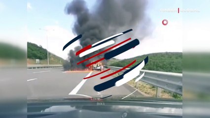 Yanan araca ilk müdahale sürücülerden oldu