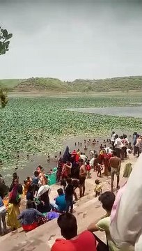 कोरोना गाइड लाइन पर भारी रही आस्था -मासलपुर से आगे सागर सरोवर में हजारों श्रद्धालु ने लगाई डुबकी