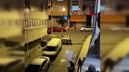 Elektrikli scooterla buzdolabı taşıdılar