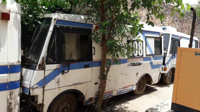 एम्बुलेंस खुद बीमार, मरीजों का कैसे हो उपचार