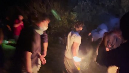 프랑스 불법 야외파티 참석자들, 경찰과 충돌...일부 다쳐 / YTN