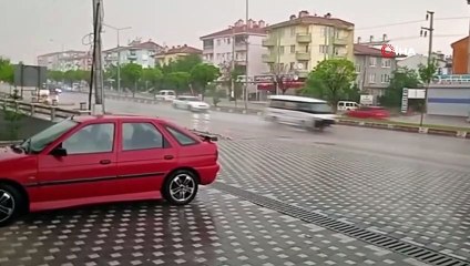 Afyonkarahisar’da dolu ve sağanak yağış etkili oldu