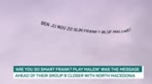 'Play Malen!' De Boer receives tactical advice from plane banner