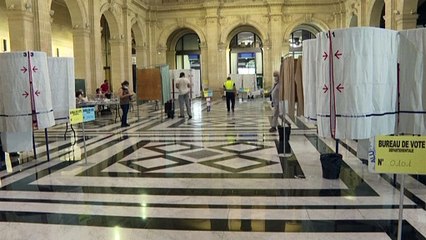 Stravince l'astensione alle elezioni regionali francesi - solo un elettore su tre