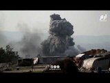 تصاعد الدخان من سجن في إدلب بقصف جوي