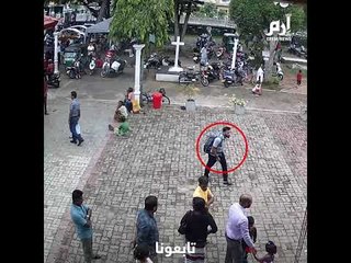 لحظة دخول انتحاري لإحدى كنائس سريلانكا