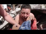 إنقاذ طفل سوري من تحت الأنقاض بعد قصف للنظام على معرة النعمان في إدلب