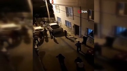 Çocukların kavgasına ailelerde katıldı, ortalık savaş alanına döndü...O anlar kamerada