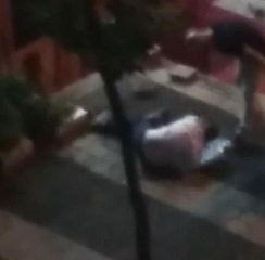 GÜNGÖREN'DE SOKAKTA LAF ATMA KAVGASINDA BİRBİRLERİNİ BIÇAKLADILAR