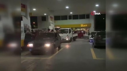 Sancaktepe'de benzin istasyonunda çıkan kavgada yumruklar havada uçuştu