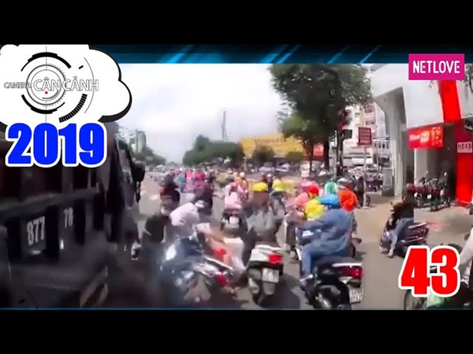 Camera Cận Cảnh 2019 - Tập 43: Cảnh giác khi đứng chờ đèn đỏ