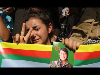 بينهم هفرين خلف..  تشييع جثامين 3 مدنيين تقول القوات الكردية إنهم "أعدموا" من قبل موالين لتركيا