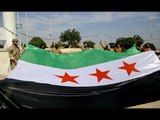فصائل سورية موالية لتركيا تحرق العلم الكردي في تل أبيض وترفع علم المعارضة السورية
