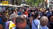 Centenars de persones es concentren davant el Liceu mentre els mossos barren el pas als Cdr