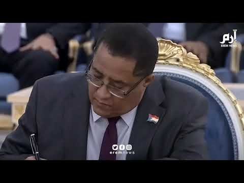 لحظة توقيع اتفاق الرياض بين الحكومة اليمنية والمجلس الانتقالي الجنوبي