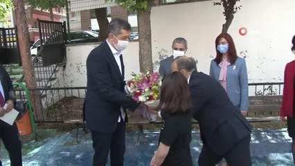 Son dakika haberi: Bakan Selçuk, öğretmen ve öğrencileri ziyaret etti