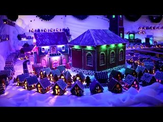 بمناسبة عيد الميلاد.. خبازون يصنعون مدينة من كعكة الزنجبيل